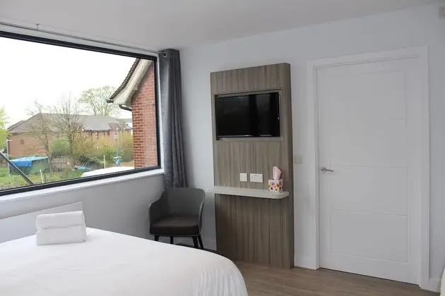 Family Room, 1 King Bed and 1 Single Bed, Non Smoking.