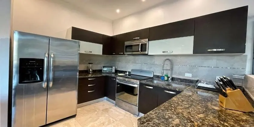 Indian Ocean Penthouse, 3 Bedrooms, 3 Bathrooms, Kitchen &amp; 2 plunge pools