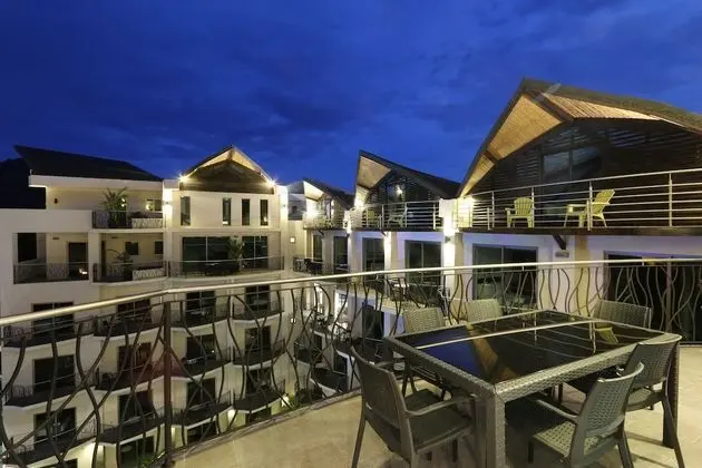 Indian Ocean Penthouse, 3 Bedrooms, 3 Bathrooms, Kitchen &amp; 2 plunge pools