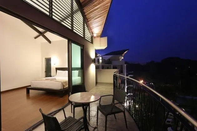 Indian Ocean Penthouse, 3 Bedrooms, 3 Bathrooms, Kitchen &amp; 2 plunge pools