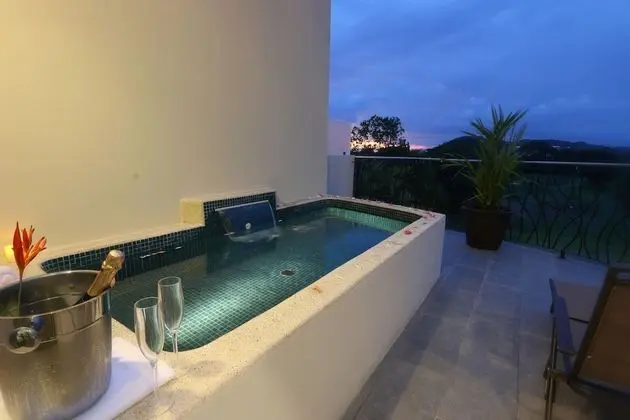 Indian Ocean Penthouse, 3 Bedrooms, 3 Bathrooms, Kitchen &amp; 2 plunge pools