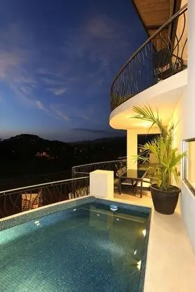 Indian Ocean Penthouse, 3 Bedrooms, 3 Bathrooms, Kitchen &amp; 2 plunge pools