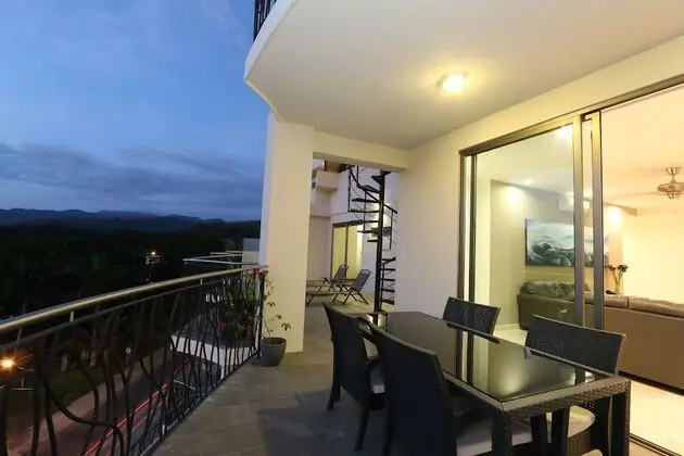 Pacific Ocean Penthouse, 3 Bedrooms, 3 Bathrooms, Kitchen & 2 plunge pools