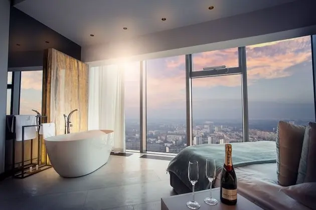 Apartment Deluxe (2 person, Bathtub City View)