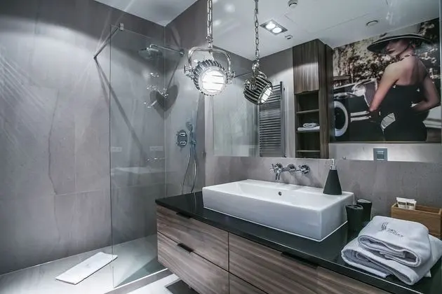 Apartment Deluxe (2 person, Bathtub City View)