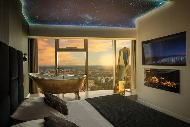 Apartment Deluxe (2 person, Bathtub City View)