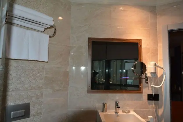 Standard Oda, 1 Büyük (Queen) Boy Yatak, Şehir Manzaralı