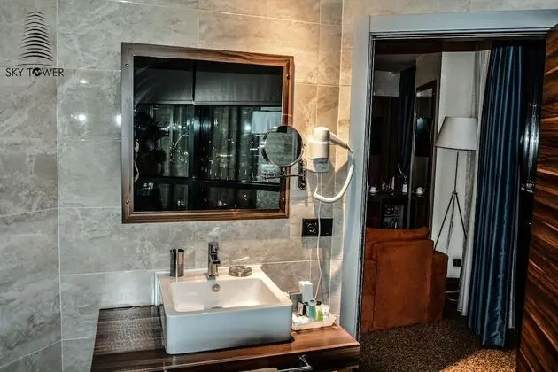 Standard Oda, 1 Büyük (Queen) Boy Yatak, Şehir Manzaralı