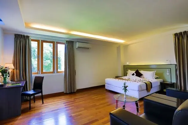 Stüdyo, Bahçe Manzaralı