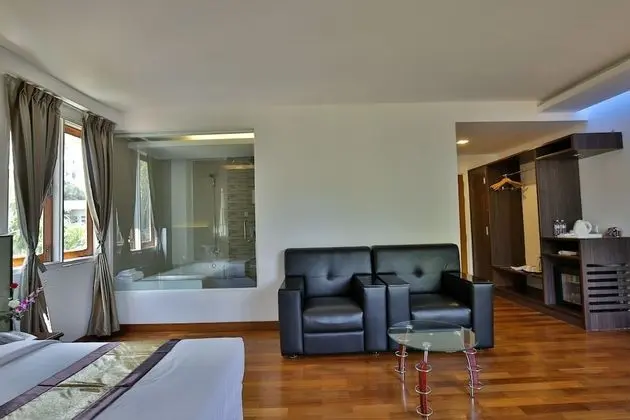 Stüdyo, Bahçe Manzaralı