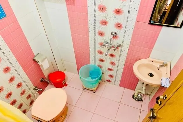 Deluxe 6 Bed Mixed Dorm