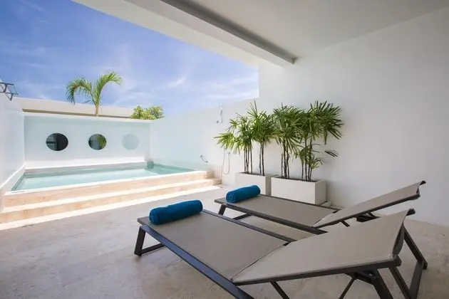 1 Bedroom Pool Suite