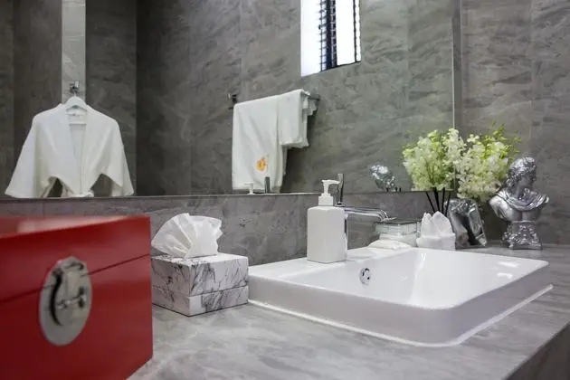 1 Bedroom Pool Suite