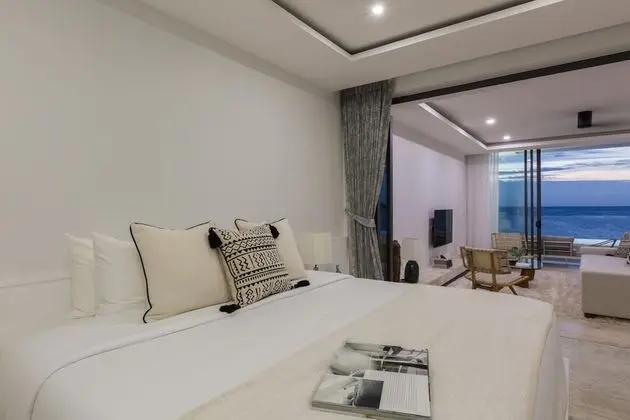 2 Bedroom Sea View Pool Suite