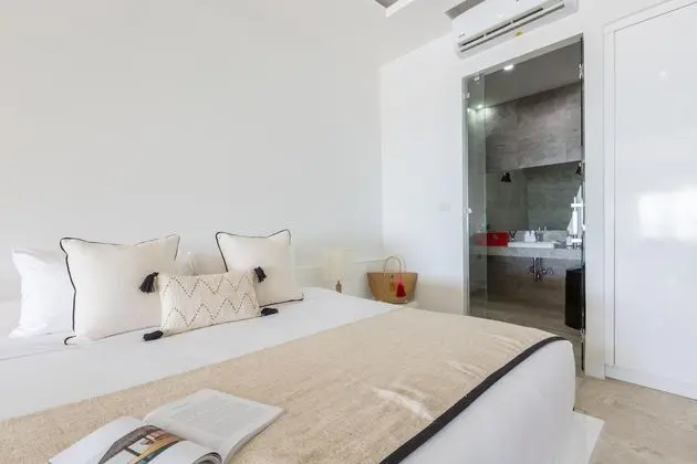 2 Bedroom Sea View Pool Suite