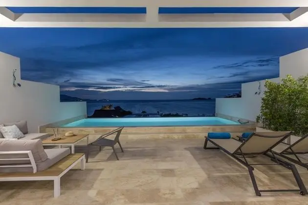 2 Bedroom Sea View Pool Suite