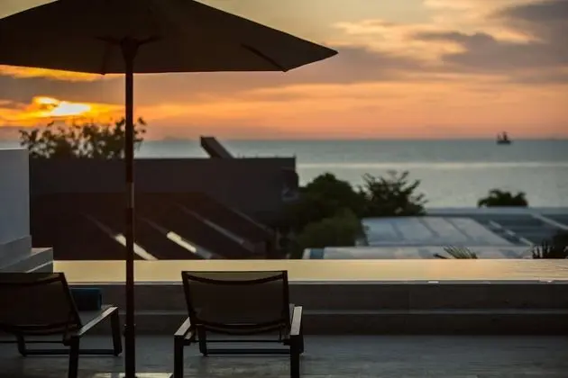 2 Bedroom Sea View Pool Suite