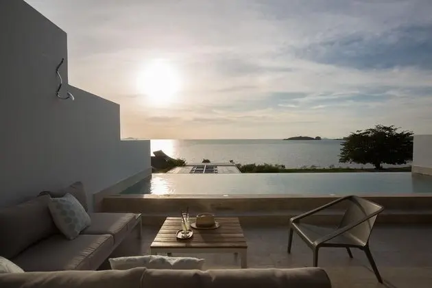 2 Bedroom Sea View Pool Suite