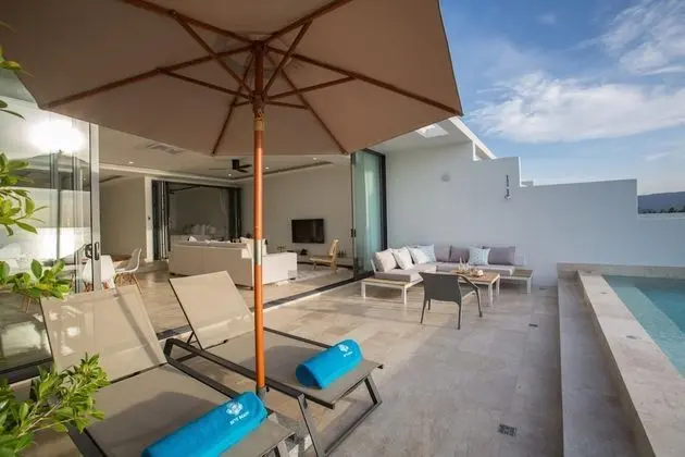 2 Bedroom Sea View Pool Suite