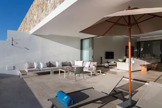 2 Bedroom Sea View Pool Suite