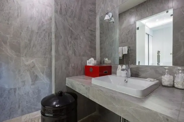 2 Bedroom Sea View Pool Suite