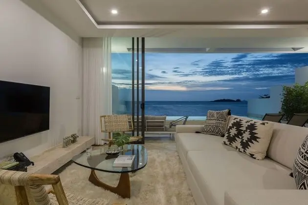 2 Bedroom Sea View Pool Suite
