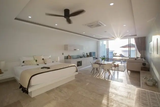 Penthouse 1 Bedroom Sea View Pool Suite