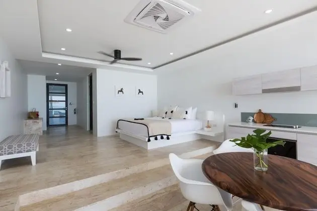 Penthouse 1 Bedroom Sea View Pool Suite