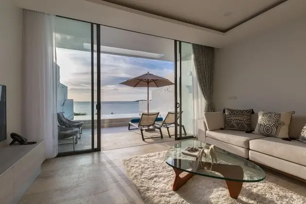 Penthouse 1 Bedroom Sea View Pool Suite