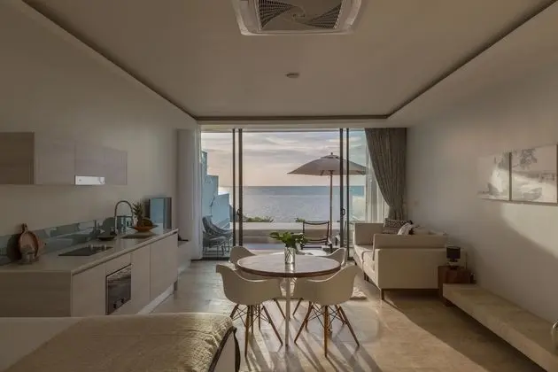 Penthouse 1 Bedroom Sea View Pool Suite