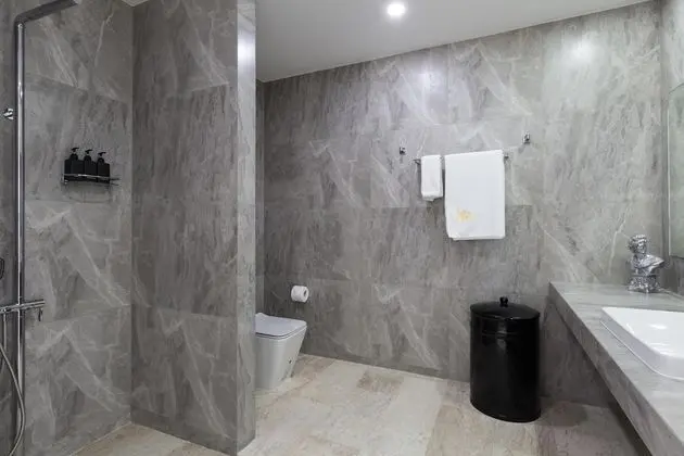 Penthouse 1 Bedroom Sea View Pool Suite