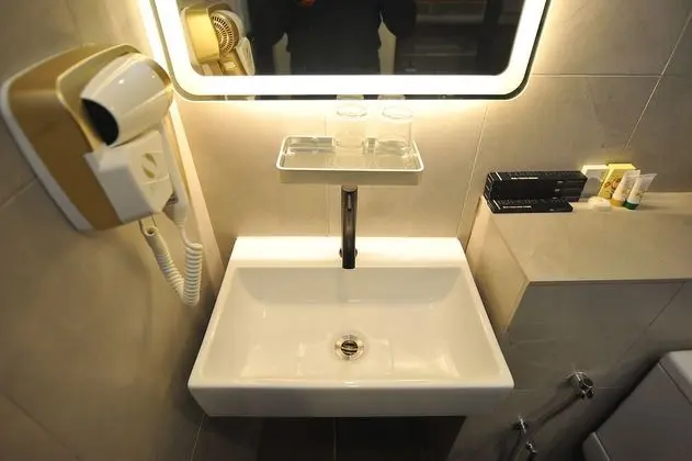 Standard Tek Büyük Yataklı Oda