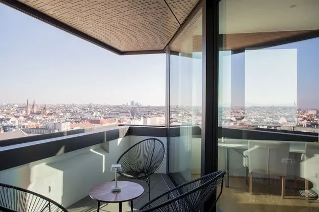 City View, Rooftop Apartment with Sauna