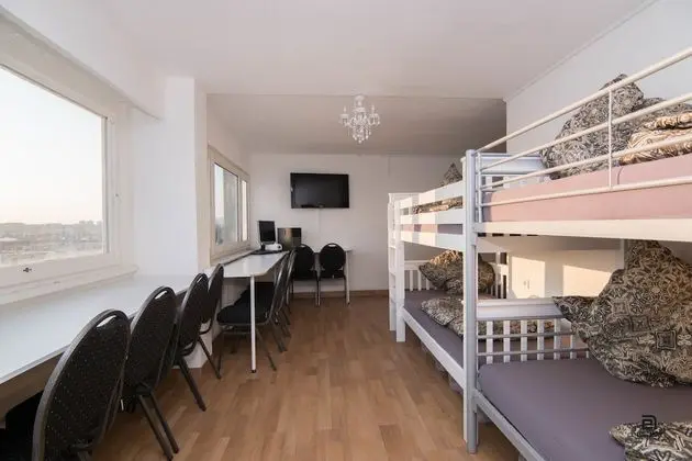 Shared Dormitory, 10 People