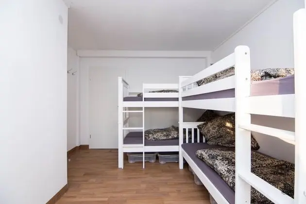 Shared Dormitory, 10 People