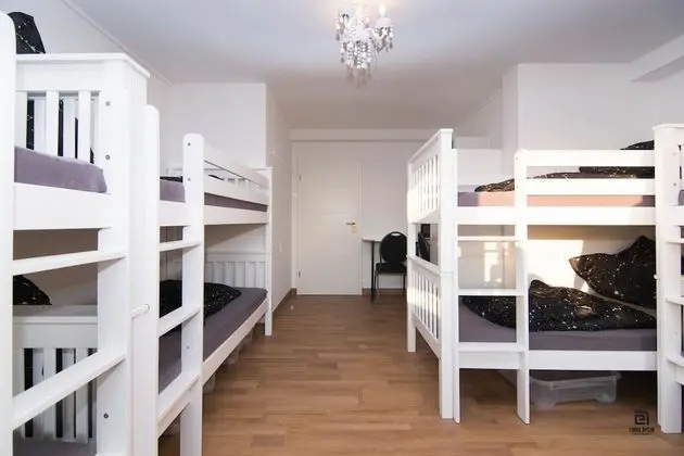 Shared Dormitory, 8 People
