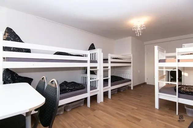 Shared Dormitory, 8 People