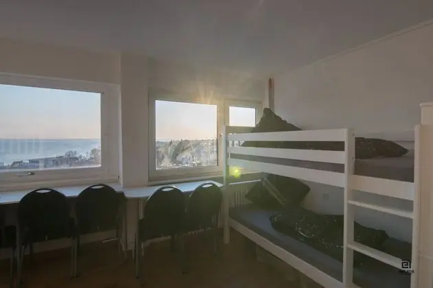 Shared Dormitory, 8 People