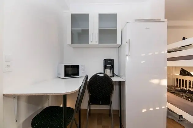 Shared Dormitory, 8 People