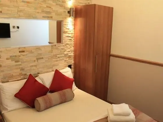 Tek Büyük Yataklı Oda, Banyolu/Duşlu
