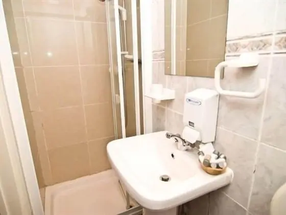 Üç Kişilik Oda, Banyolu/Duşlu