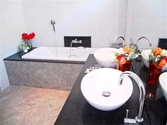 Villa, 2 Yatak Odası, Havuz Kenarı