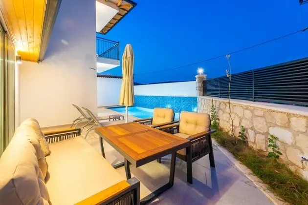 https://images.odamax.com/img/1920x1080/odamax/image/upload/Skyline_Villas_202609011226232__FRT1054.jpg