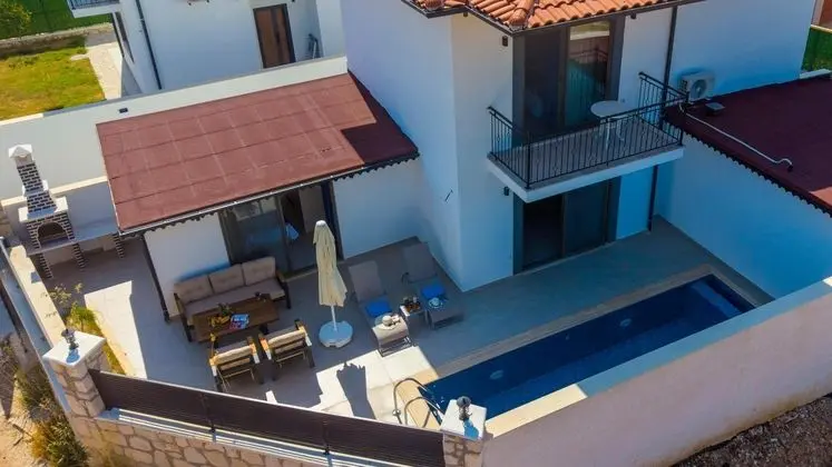 https://images.odamax.com/img/1920x1080/odamax/image/upload/Skyline_Villas_202609011226297_DJI_20260711162105_0311_D.jpg