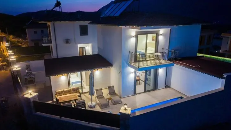 https://images.odamax.com/img/1920x1080/odamax/image/upload/Skyline_Villas_202609011226318_DJI_20260711205941_0313_D.jpg