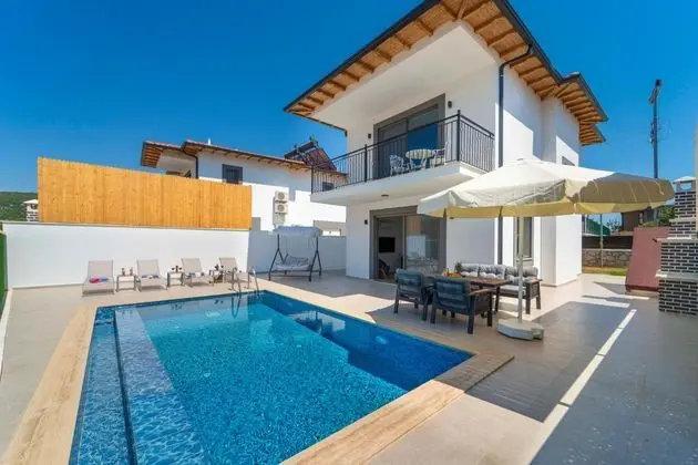 https://images.odamax.com/img/1920x1080/odamax/image/upload/Skyline_Villas_202609011245116__FRT0850.jpg