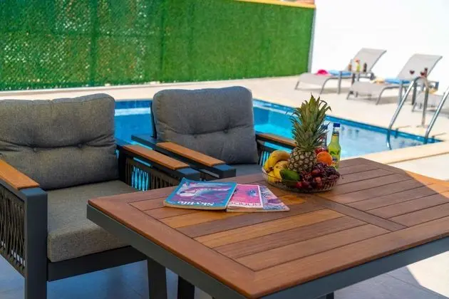 https://images.odamax.com/img/1920x1080/odamax/image/upload/Skyline_Villas_202609011245179__FRT0857.jpg