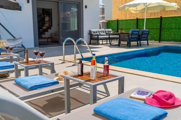 https://images.odamax.com/img/1920x1080/odamax/image/upload/Skyline_Villas_202609011245209__FRT0863.jpg