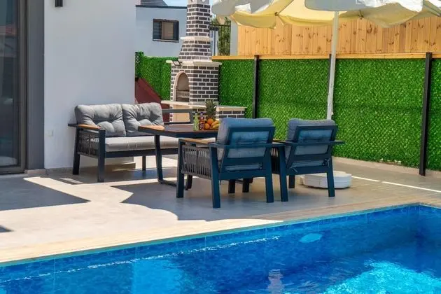 https://images.odamax.com/img/1920x1080/odamax/image/upload/Skyline_Villas_202609011245224__FRT0864.jpg