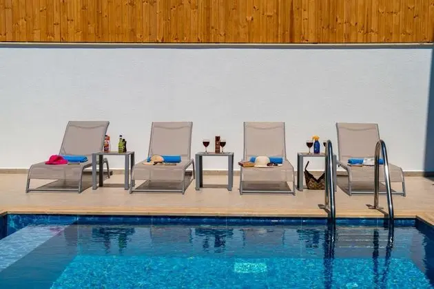 https://images.odamax.com/img/1920x1080/odamax/image/upload/Skyline_Villas_202609011245265__FRT0869.jpg